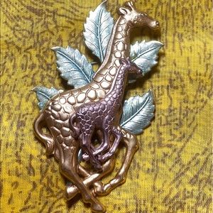 Vintage Giraffe Brooch